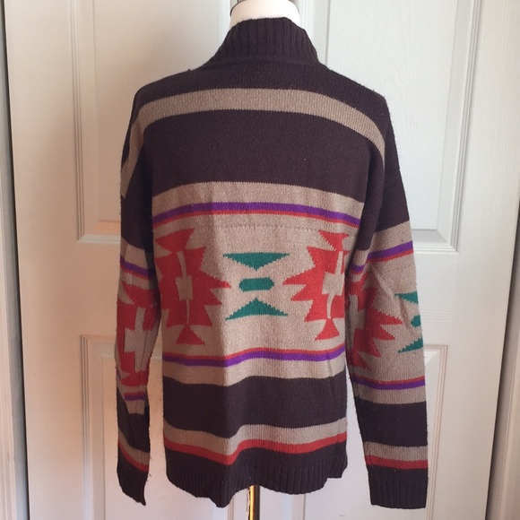 Forever21 Aztec sweater - Picture 3 of 3